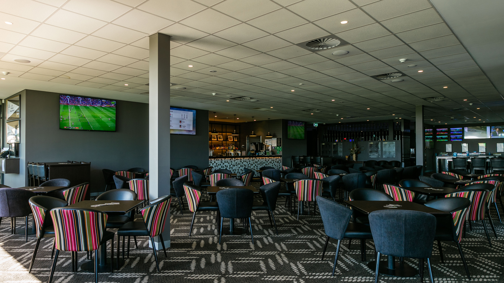 Sports Bar | Lynwood Country Club | Hawkesbury